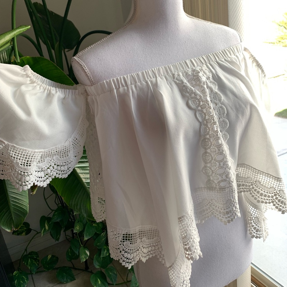 Forever 21 White Off-The-Shoulder Ruffled Flutter Sleeve Blouse